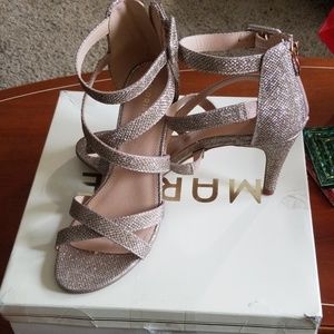 Gold heels by Maripe